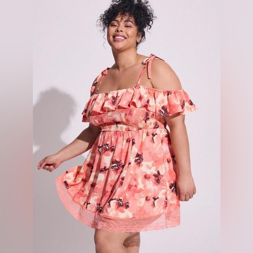 Torrid Cold Shoulder Tie Strap Lace Trim Peachy Pink Floral Mini Dress NWT
